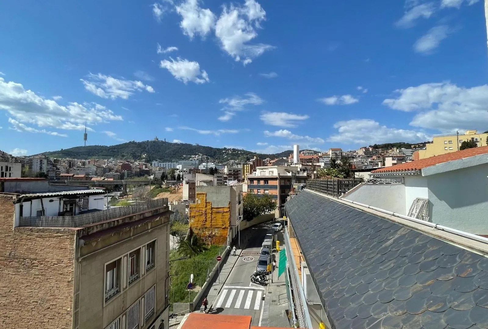 Контакты Urban Flats Park Guell